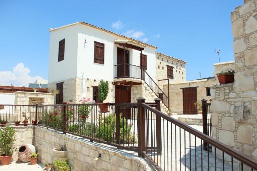 Olympia Traditional Houses - Housity
