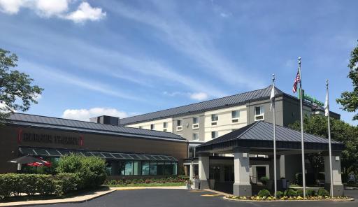 Holiday Inn & Suites Chicago-Carol Stream Wheaton by IHG - Housity