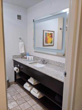 Radisson Hotel Denver Central - Housity