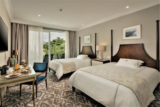 Royal Blue Hotel - Housity