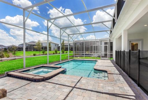 Contemporary Home w Private Pool& Spa - Housity