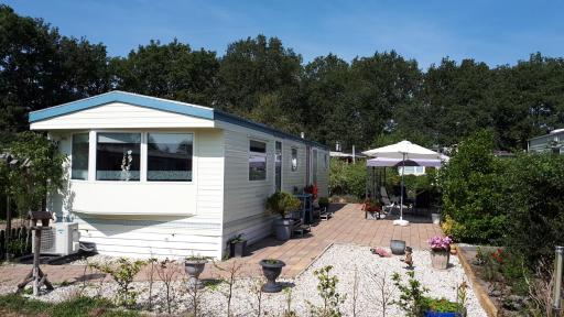 Comfortabel 4-persoons chalet (airco + fietsen) op Recreatiepark Eikenhof - Housity