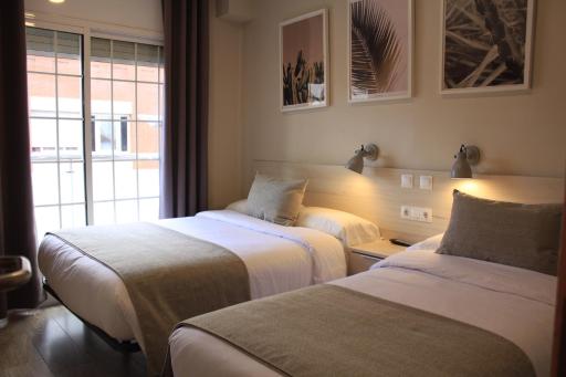 Hostal La Romànica - Housity