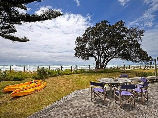 Carmens Beachside Bach - Waihi Beach Bach - Housity