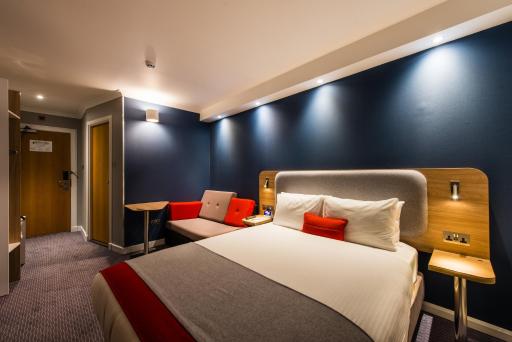 Holiday Inn Express Strathclyde Park M74, Jct 5, an IHG Hotel - Housity