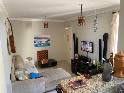 Quarto em Apto dono mora no local - Housity