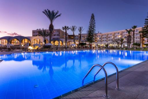 Louis Phaethon Beach - Housity