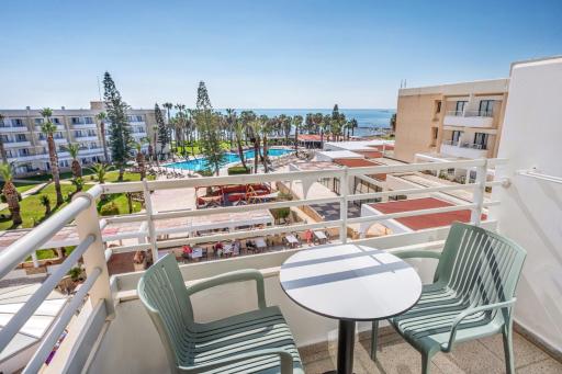 Louis Phaethon Beach - Housity