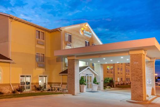Comfort Inn & Suites near Route 66 - Housity