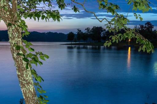 Ruby's Lake House - Housity