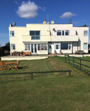 Clifftop Apartment - Housity