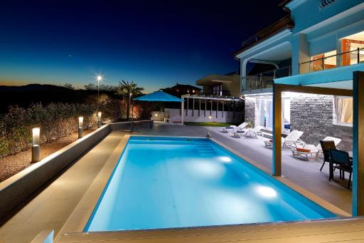 Luxury pool apartment by the sea - Housity