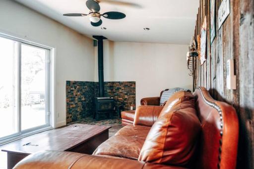 Historic Log Cabin - Housity