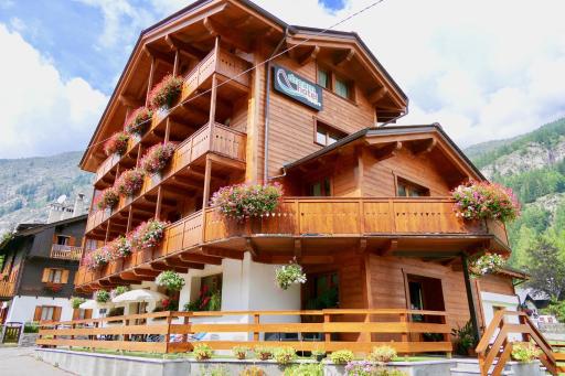Dream Hotel - Housity