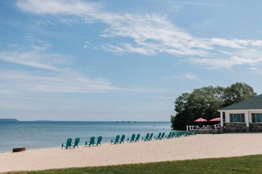 Breakers Resort - Lakeside - Housity