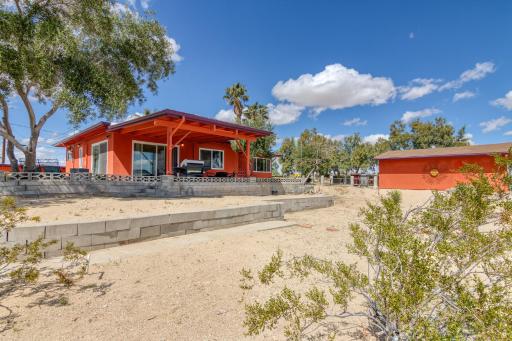 Harmonic House in a Joshua Tree commnuity - Housity