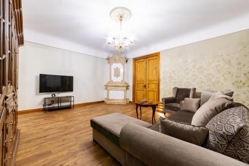 Ancient Storie's AP 65sqm Renovated Free parking - Housity