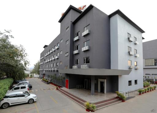 Ginger Nashik - Housity