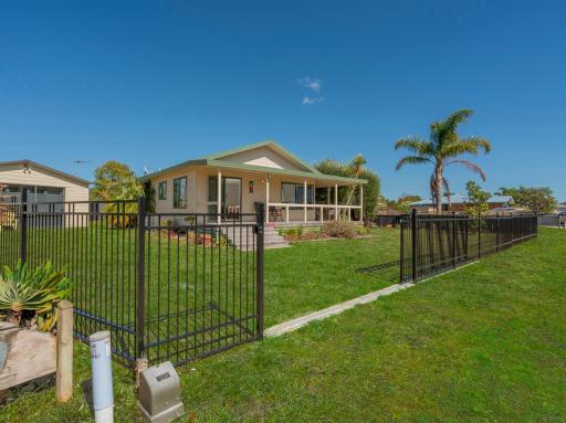Captain's Cabin - Cooks Beach Holiday Home - Housity