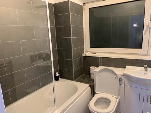 London Stratford 4 Bedrooms Apartment - Housity