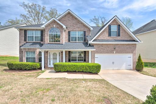 Fairburn Home with Fire Pit - 24 Mi to Atlanta! - Housity