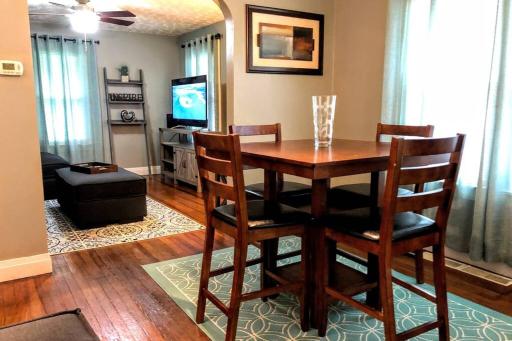 2BR Private House Available close to UE - Housity