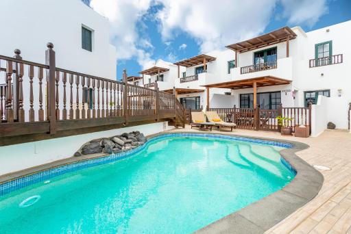 Casa Lila - Shared Pool - Close to Seafront Promenade - Sea Views from upper terrace - Housity