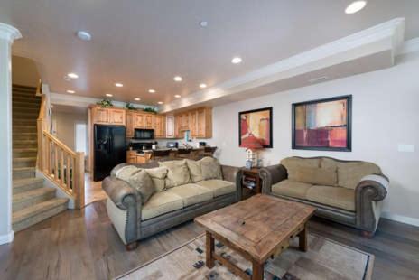 2 Bedroom Condo Sleeps Up to 7 - Perfect Snowbasin Lodging Ls46 - Housity