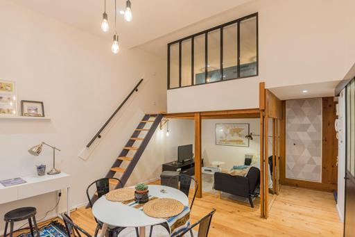 Design And Air Conditioned Apartment - Housity
