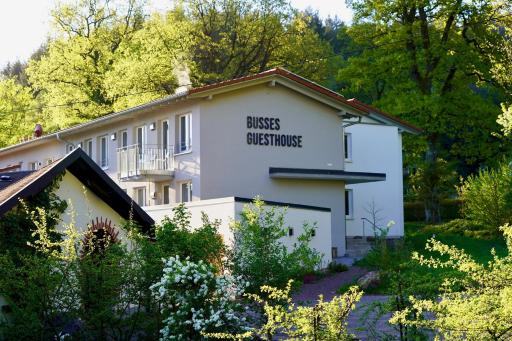 Busses Guesthouse - Housity