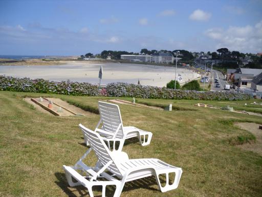 Rez de jardin 5 pers avec piscine, vue directe sur la plage à 40 m - Housity