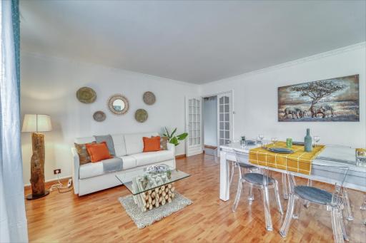 Chic and spacious apart with parking - Housity