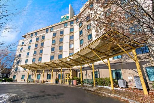 La Quinta by Wyndham Boston Somerville - Housity