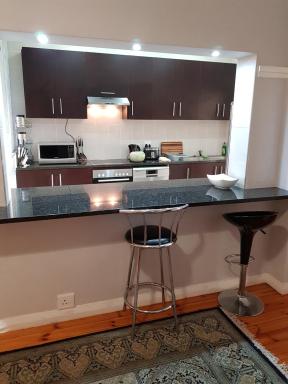 Bramber Court Art-Deco Self-Catering Apartments - Housity