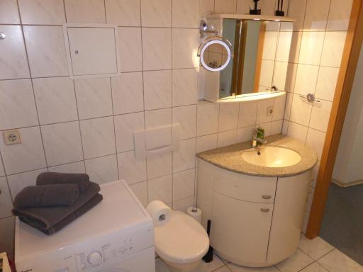 Ferienwohnung Friedrich Schiller, 2 Schlafzimmer, Balkon,kostenloses WiFi, nähe Zentrum, - Housity