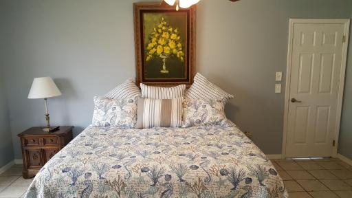 Beautiful Florida Vacation Pool House - Housity