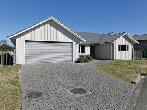 Lochaber Lodge - Acacia Bay Holiday Home - Housity