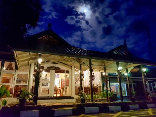 Sutera Sanctuary Lodges At Poring Hot Springs - Housity