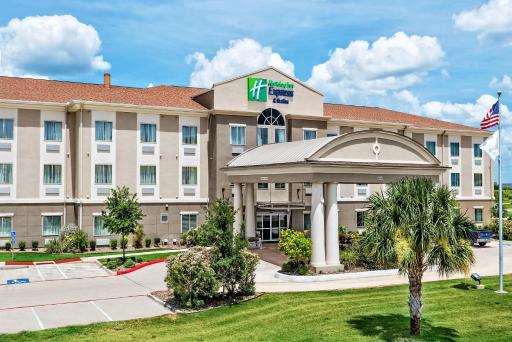 Holiday Inn Express & Suites Cotulla by IHG - Housity