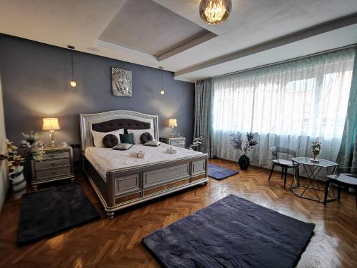 Crystal Central Apartment - Housity