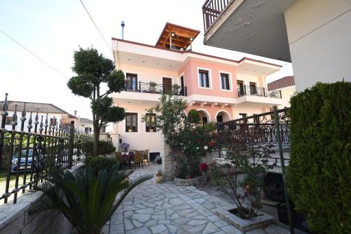 In The Castle - House - Housity