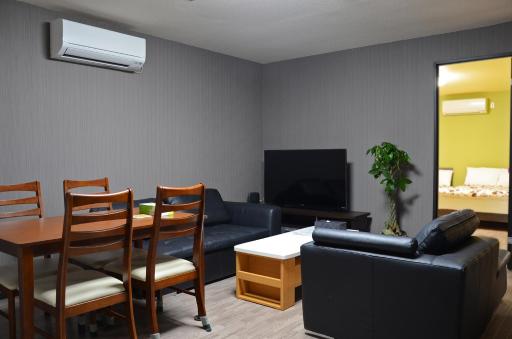 Uri House - Housity