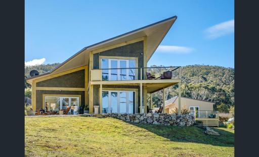 On the Huon River - Housity