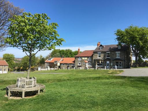 The Fox & Hounds Inn - Housity
