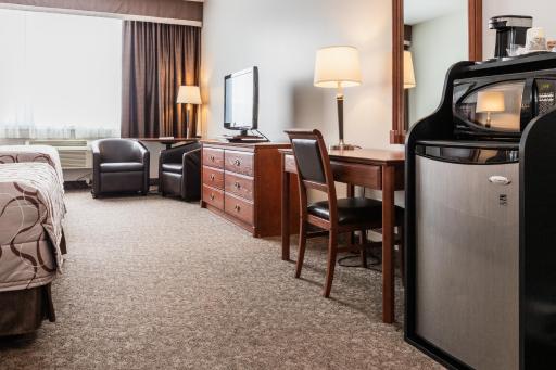 Adam's Airport Inn - Housity