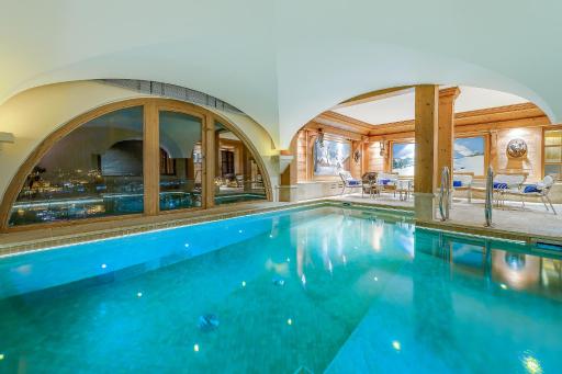 Val d’Isère - Extraordinaire Chalet Montana avec piscine sur la piste Olympique de Belevarde. - Housity