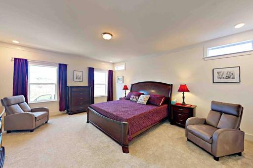 Serenity Views Luxury - Close to City & Parkway! - Housity