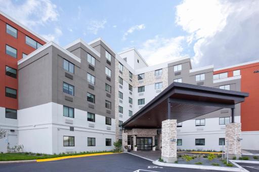 Holiday Inn Express Roseville-St. Paul, an IHG Hotel - Housity