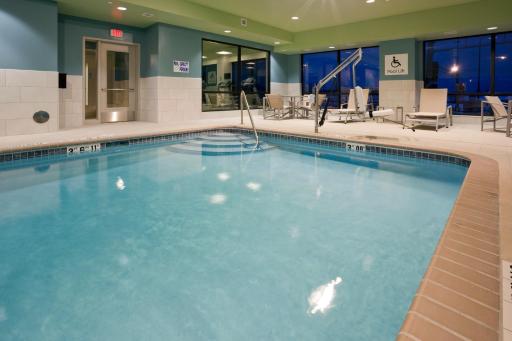 Holiday Inn Express Roseville-St. Paul, an IHG Hotel - Housity