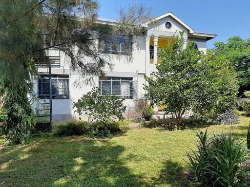 Hilda Blooms - Housity